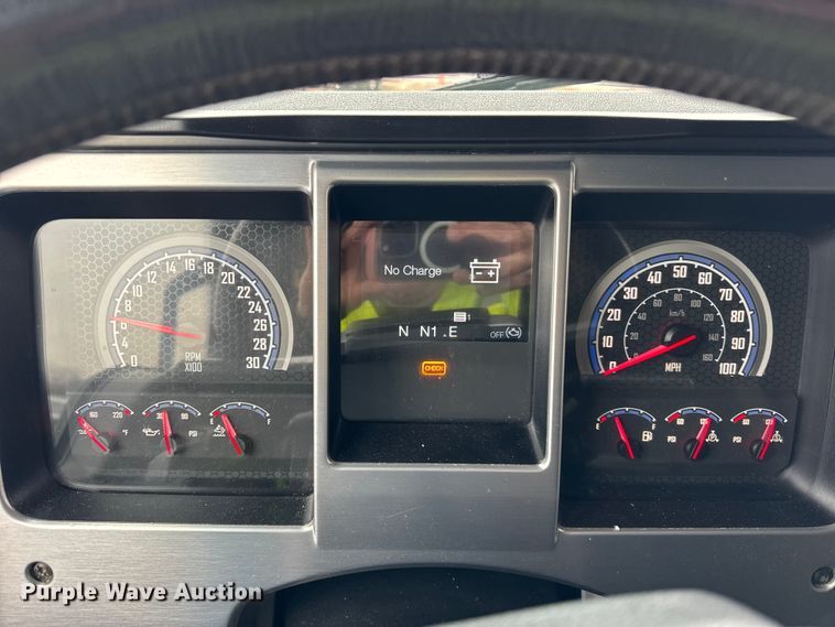 image for item YA1382 2020 Mack Anthem semi truck