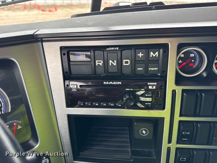 image for item YA1382 2020 Mack Anthem semi truck