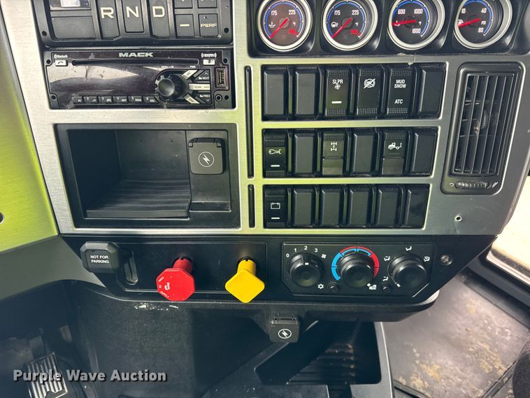 image for item YA1382 2020 Mack Anthem semi truck