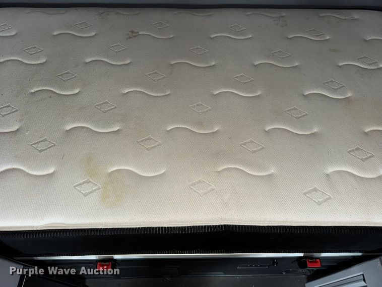 image for item YA1382 2020 Mack Anthem semi truck