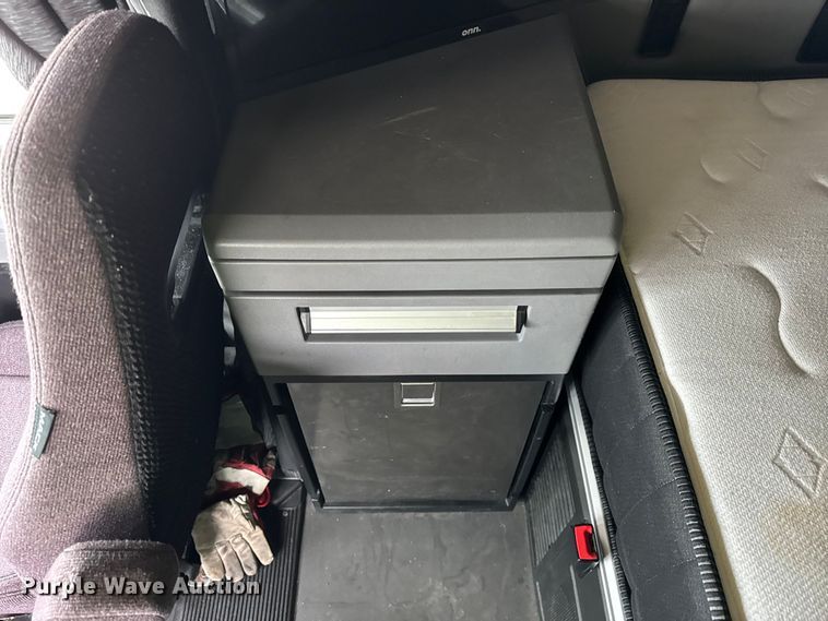 image for item YA1382 2020 Mack Anthem semi truck