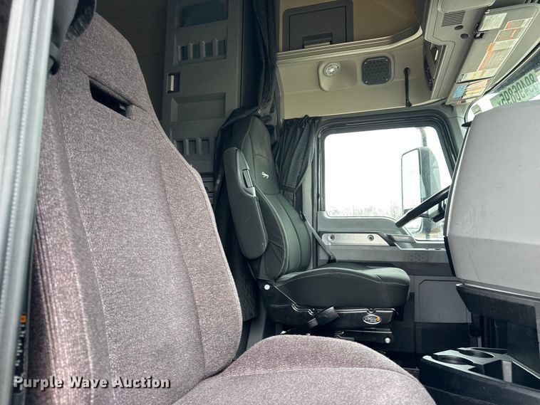 image for item YA1382 2020 Mack Anthem semi truck