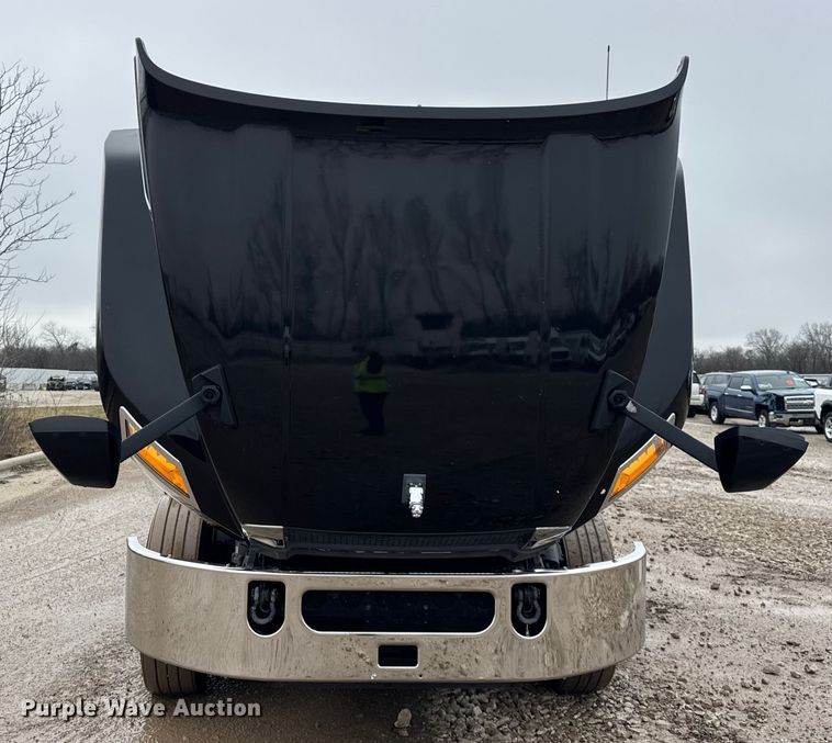 image for item YA1382 2020 Mack Anthem semi truck