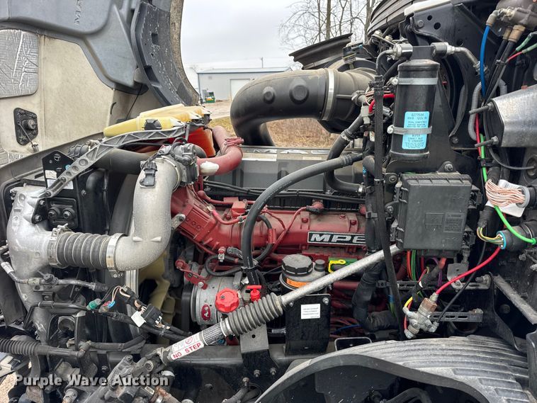 image for item YA1382 2020 Mack Anthem semi truck