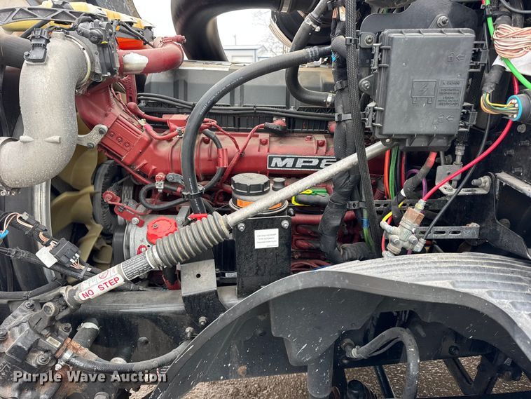 image for item YA1382 2020 Mack Anthem semi truck