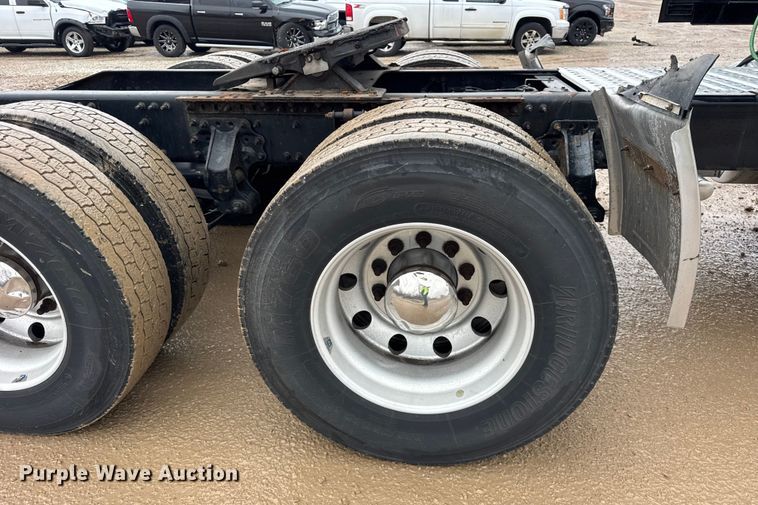 image for item YA1382 2020 Mack Anthem semi truck