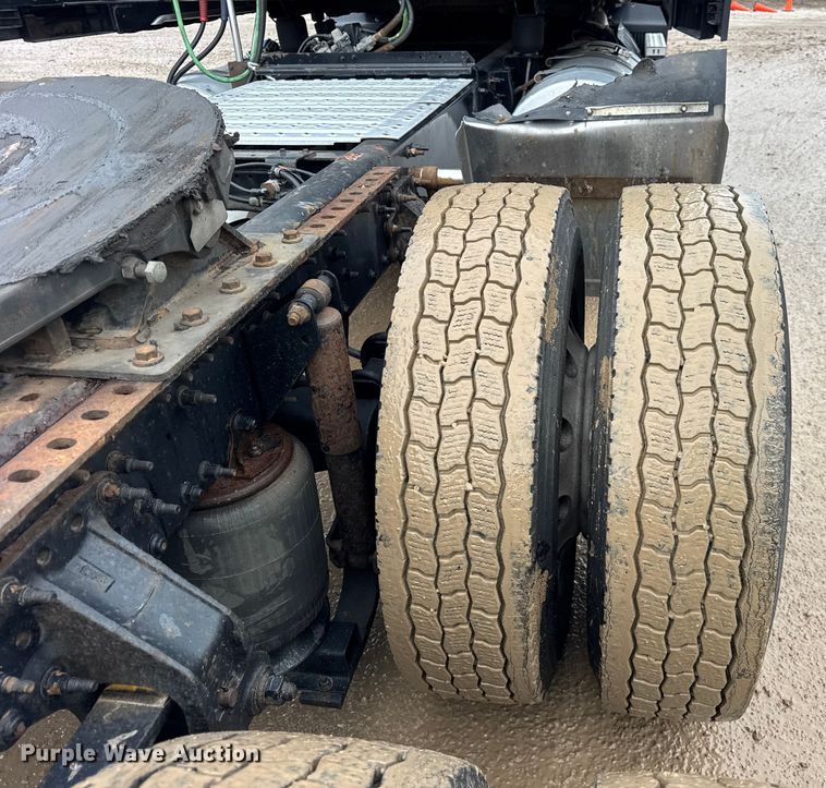 image for item YA1382 2020 Mack Anthem semi truck