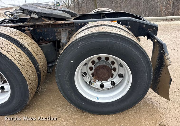 image for item YA1382 2020 Mack Anthem semi truck