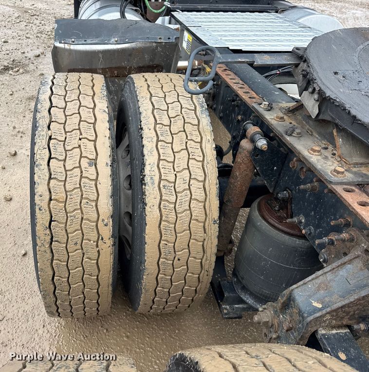 image for item YA1382 2020 Mack Anthem semi truck