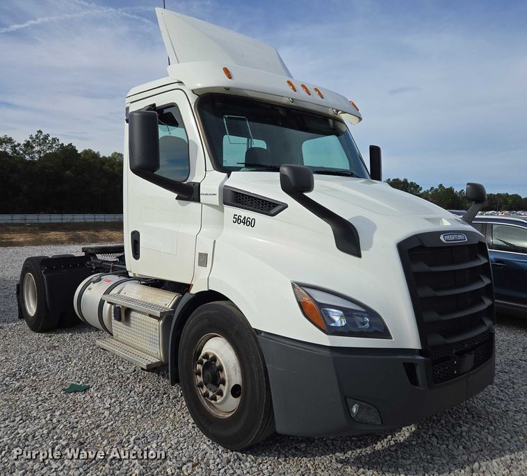 image for item YA1417 2019 Freightliner Cascadia semi truck