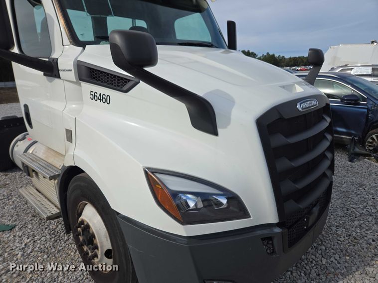 image for item YA1417 2019 Freightliner Cascadia semi truck