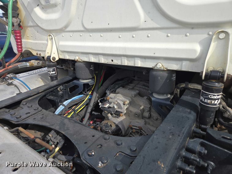 image for item YA1417 2019 Freightliner Cascadia semi truck