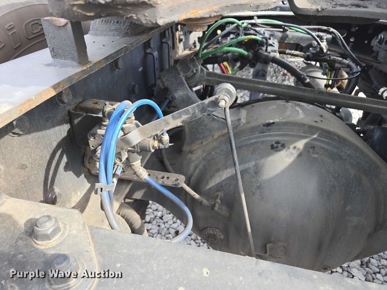 image for item YA1417 2019 Freightliner Cascadia semi truck