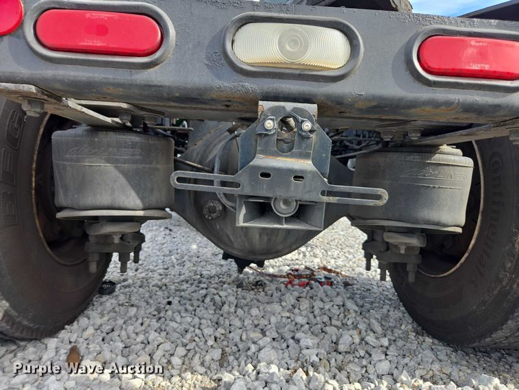 image for item YA1417 2019 Freightliner Cascadia semi truck