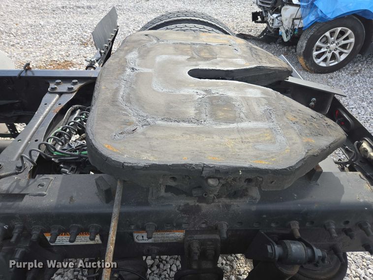 image for item YA1417 2019 Freightliner Cascadia semi truck