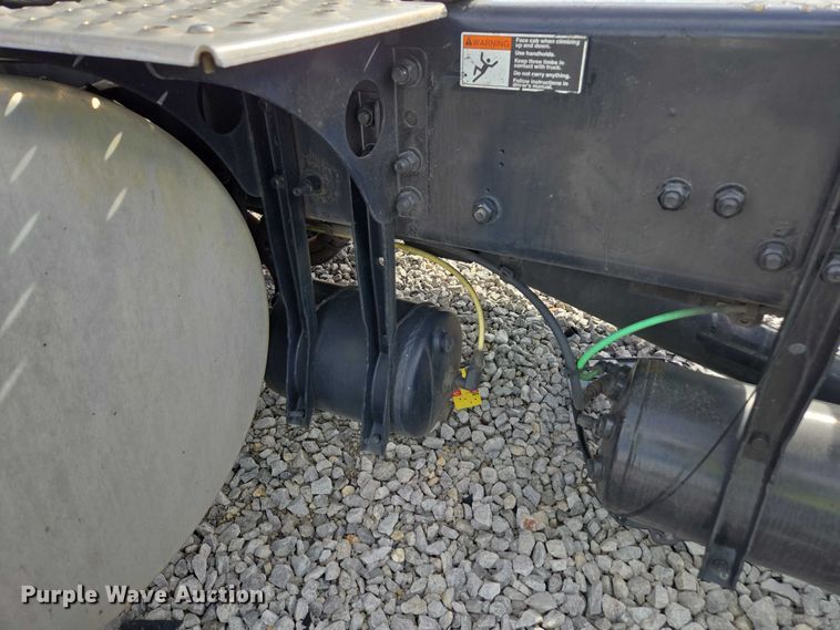 image for item YA1417 2019 Freightliner Cascadia semi truck