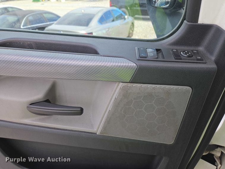 image for item YA1417 2019 Freightliner Cascadia semi truck