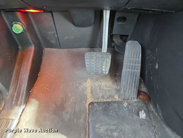 image for item YA1417 2019 Freightliner Cascadia semi truck