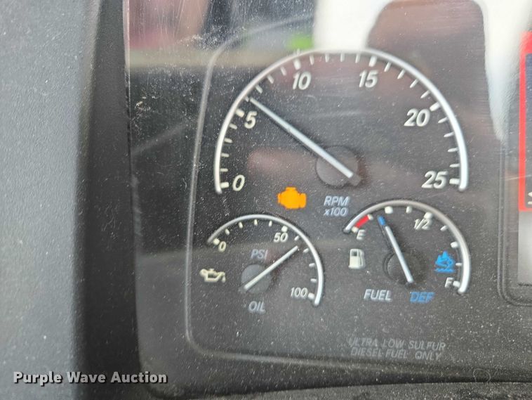 image for item YA1417 2019 Freightliner Cascadia semi truck