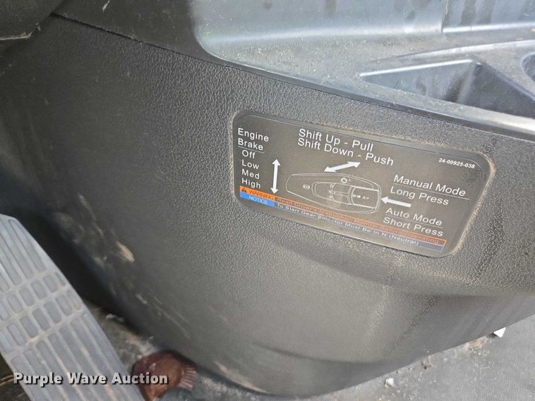 image for item YA1417 2019 Freightliner Cascadia semi truck