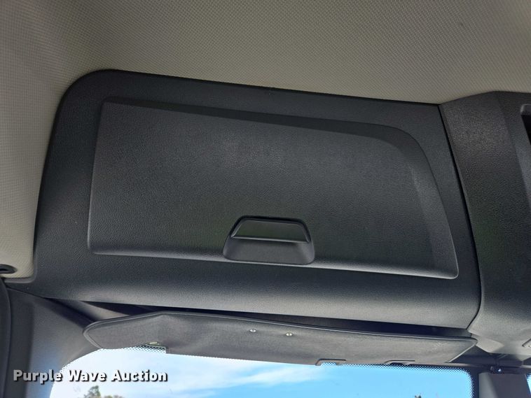 image for item YA1417 2019 Freightliner Cascadia semi truck