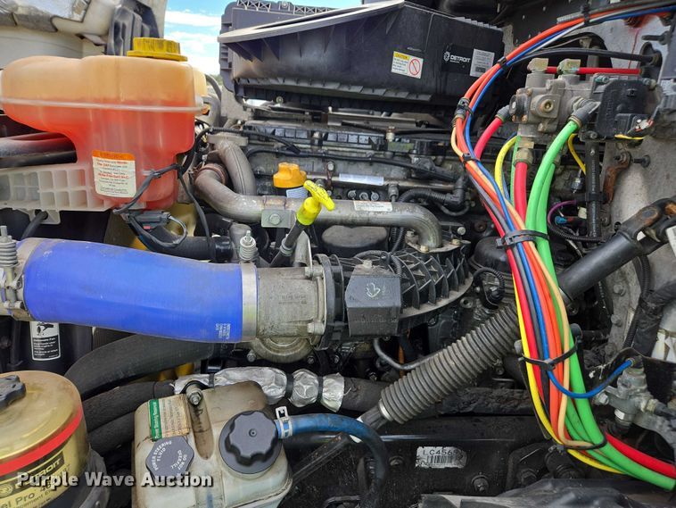 image for item YA1417 2019 Freightliner Cascadia semi truck