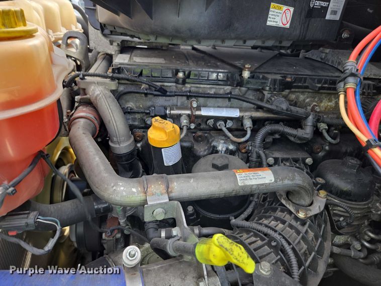 image for item YA1417 2019 Freightliner Cascadia semi truck