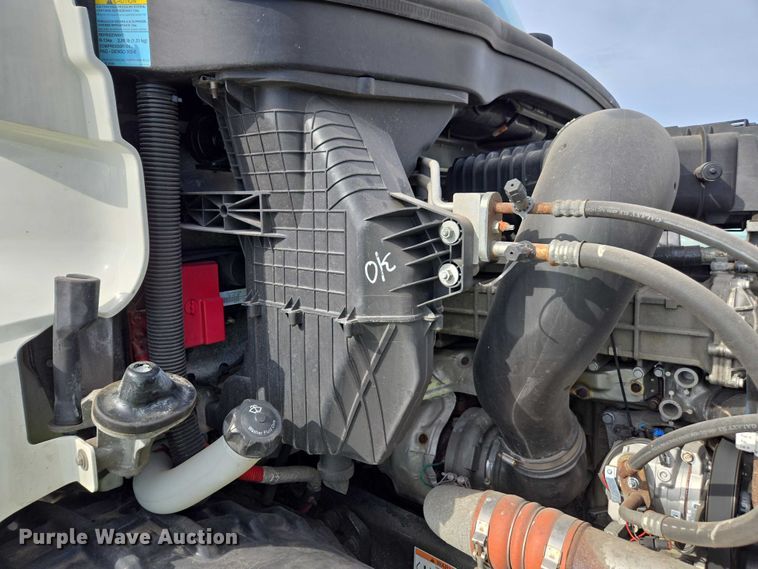 image for item YA1417 2019 Freightliner Cascadia semi truck