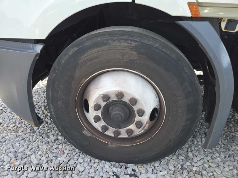 image for item YA1417 2019 Freightliner Cascadia semi truck