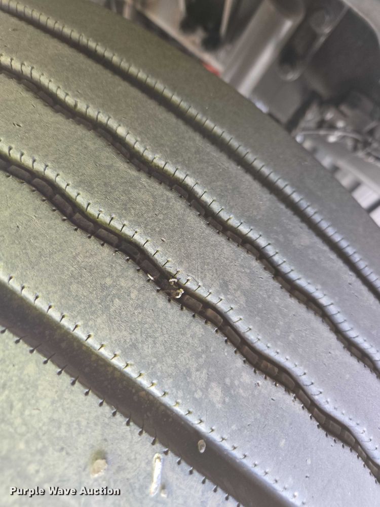 image for item YA1417 2019 Freightliner Cascadia semi truck