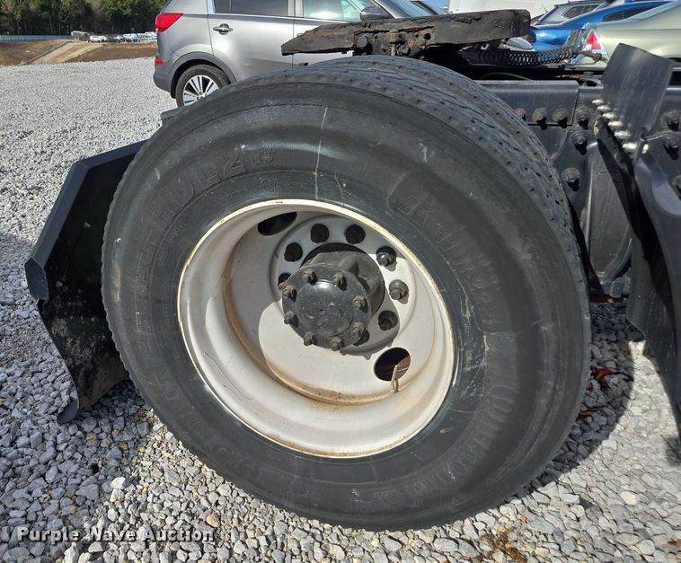 image for item YA1417 2019 Freightliner Cascadia semi truck