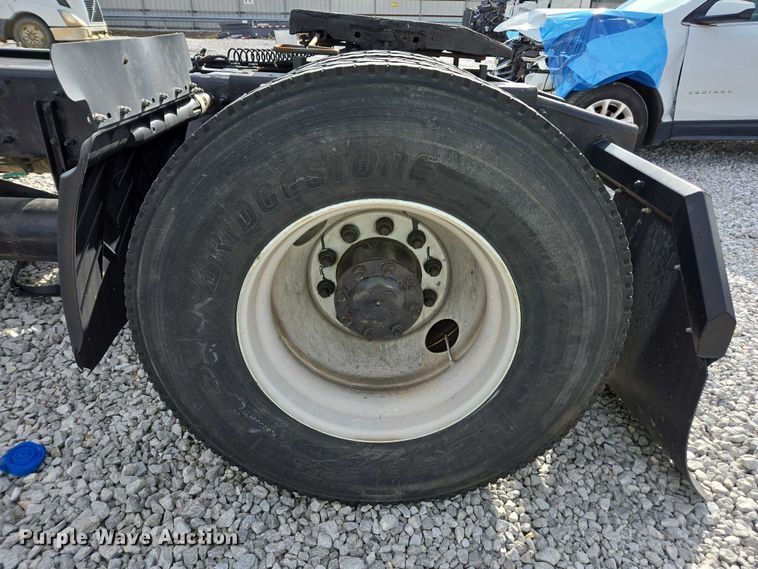 image for item YA1417 2019 Freightliner Cascadia semi truck