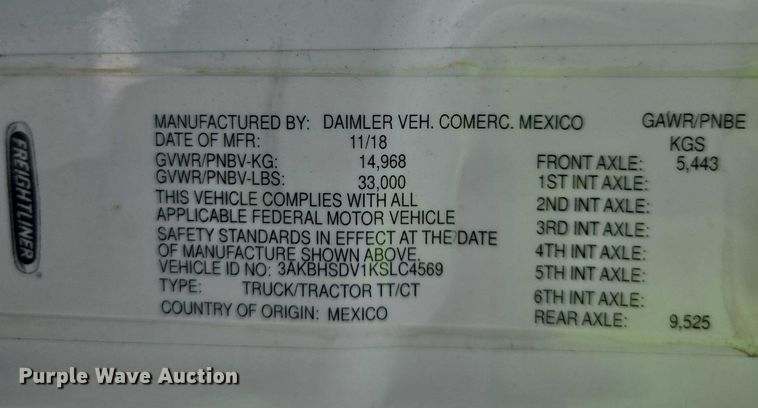 image for item YA1417 2019 Freightliner Cascadia semi truck