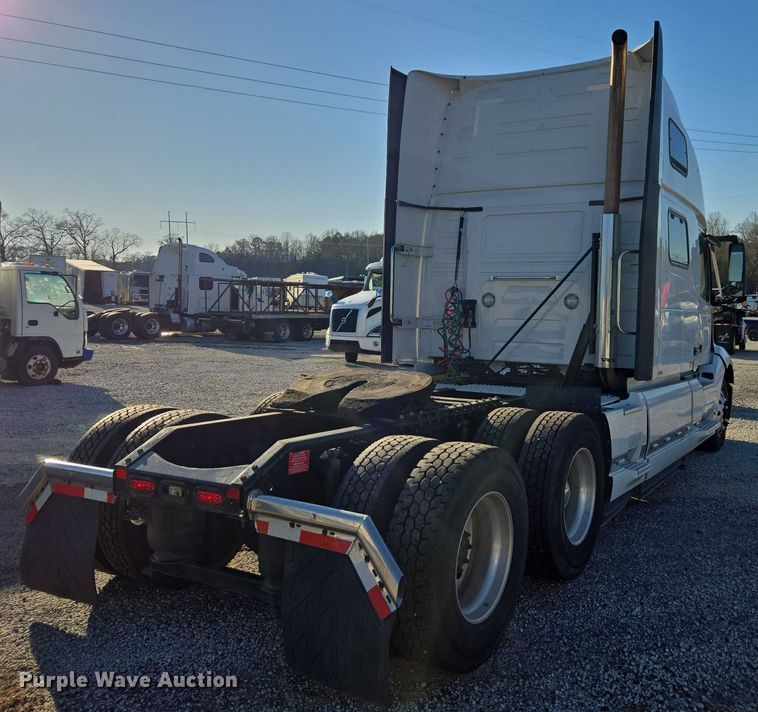image for item YA1455 2023 Volvo VNL semi truck