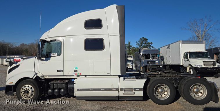 image for item YA1455 2023 Volvo VNL semi truck