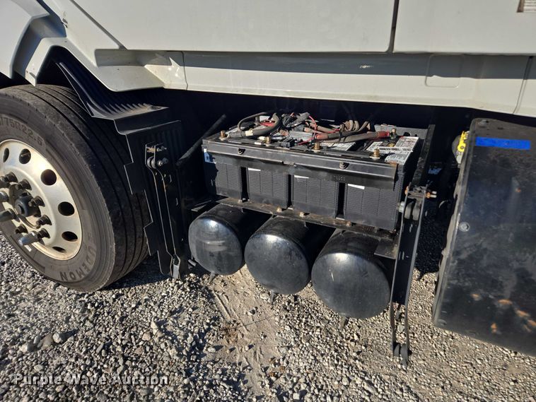 image for item YA1455 2023 Volvo VNL semi truck