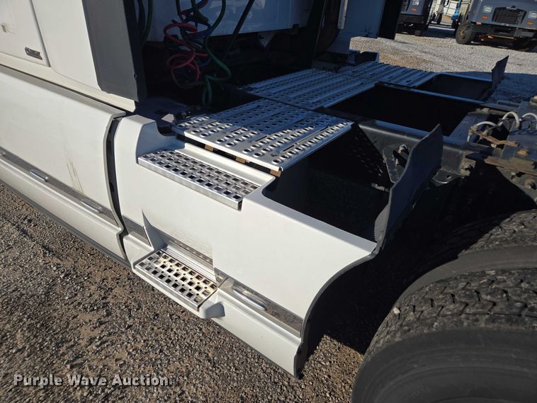 image for item YA1455 2023 Volvo VNL semi truck