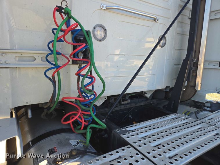 image for item YA1455 2023 Volvo VNL semi truck