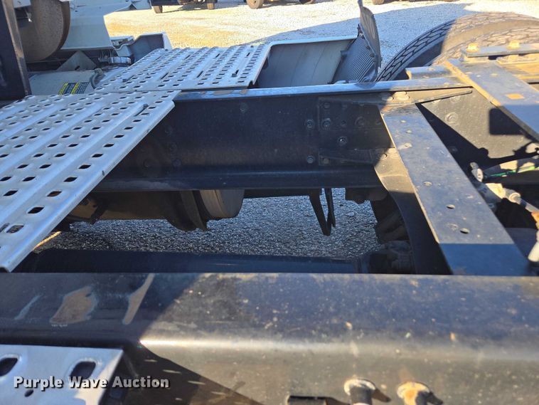 image for item YA1455 2023 Volvo VNL semi truck