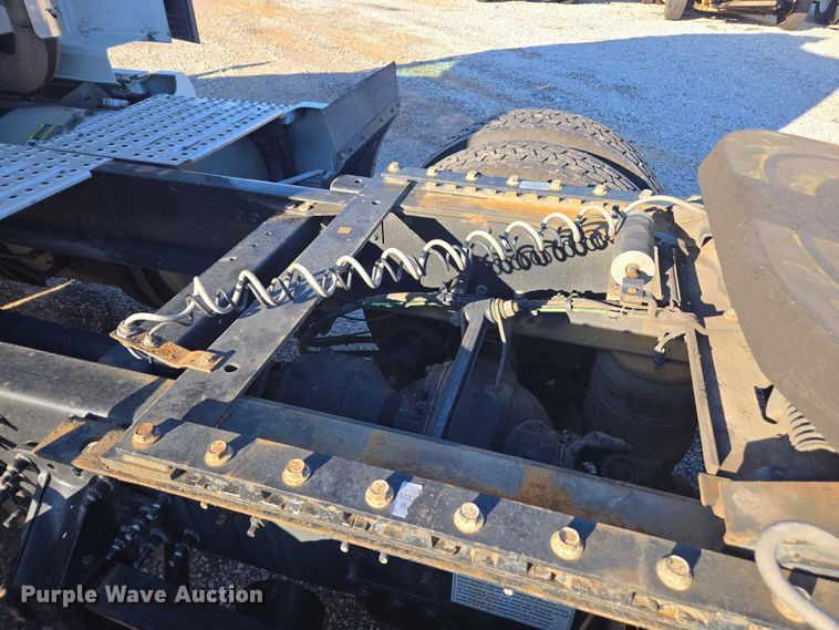 image for item YA1455 2023 Volvo VNL semi truck