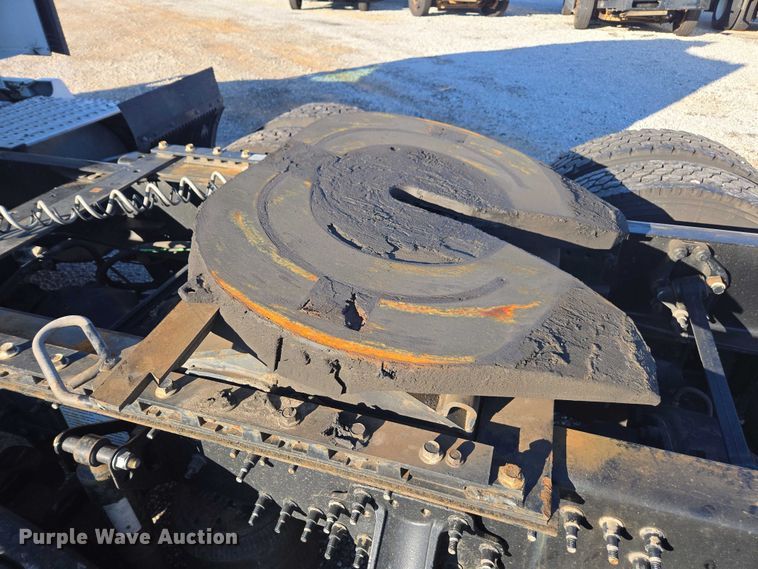 image for item YA1455 2023 Volvo VNL semi truck