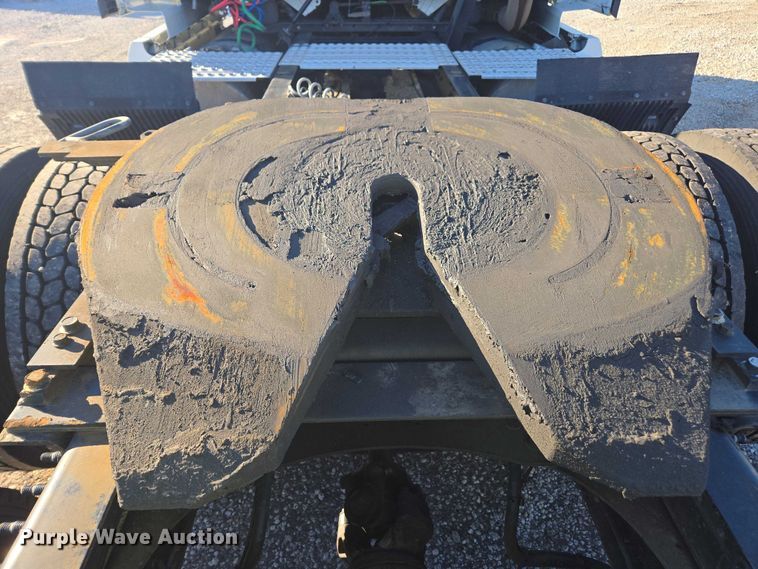 image for item YA1455 2023 Volvo VNL semi truck