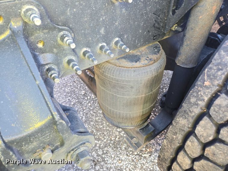 image for item YA1455 2023 Volvo VNL semi truck