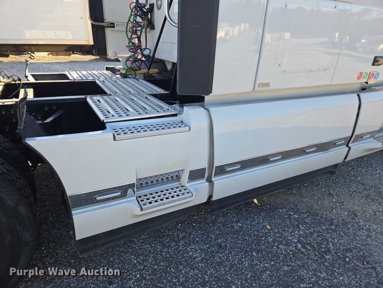 image for item YA1455 2023 Volvo VNL semi truck