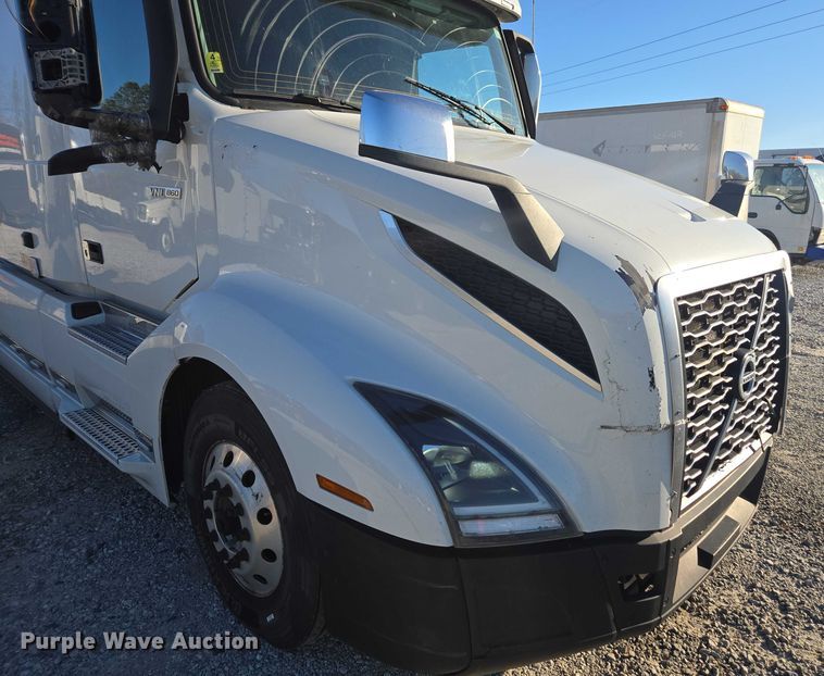 image for item YA1455 2023 Volvo VNL semi truck