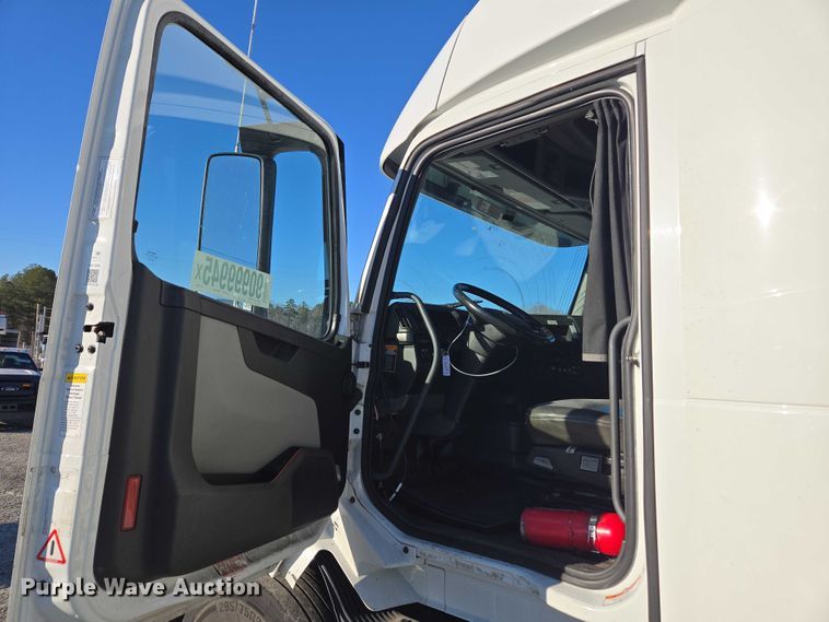 image for item YA1455 2023 Volvo VNL semi truck