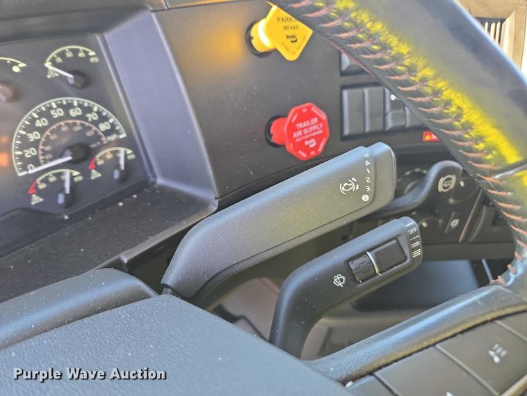 image for item YA1455 2023 Volvo VNL semi truck