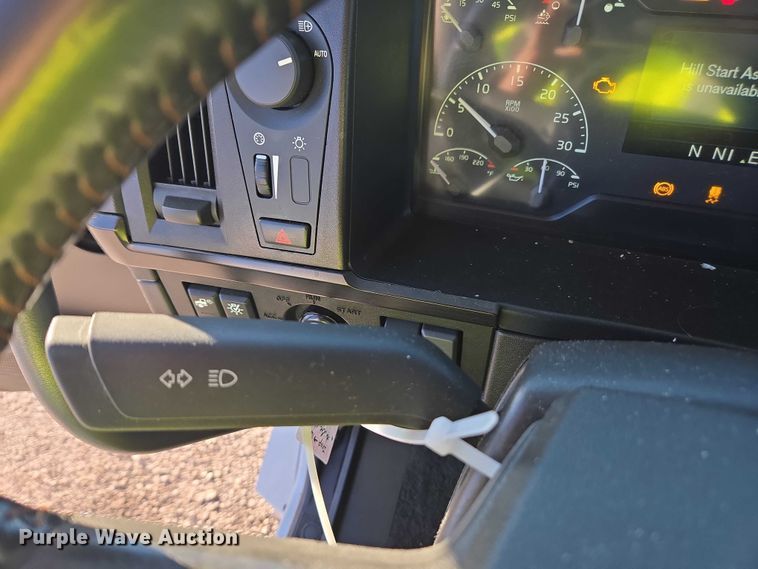 image for item YA1455 2023 Volvo VNL semi truck