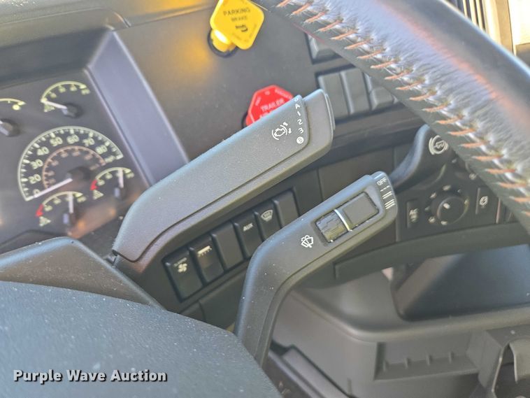 image for item YA1455 2023 Volvo VNL semi truck