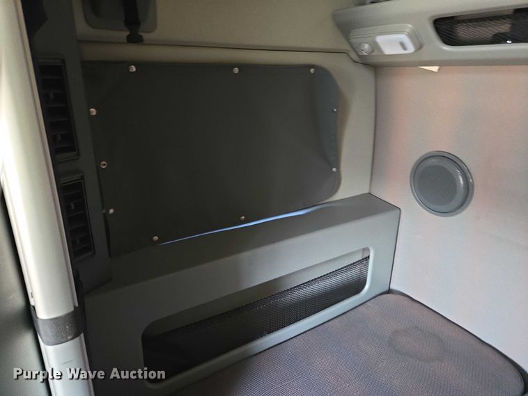 image for item YA1455 2023 Volvo VNL semi truck